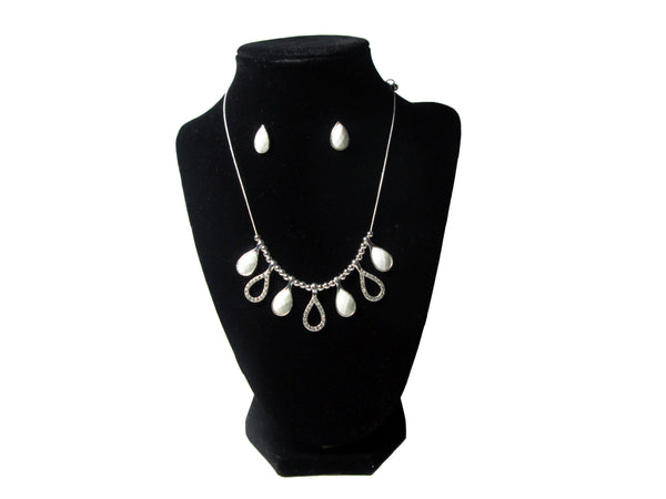 Silver Diamond Shape Necklace and Earrings - Envee Styles Boutique